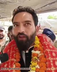 #ShareThisPost . Today Mehraj Malik attended a Bhandara..... Mehraj is the  Live example of brotherhood. Es video ko itna share kro ki................  #brotherhood #secularism #secularindia 》 || ● ...