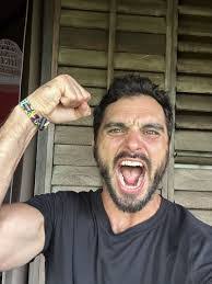 Darin Brady's Instagram, Twitter & Facebook