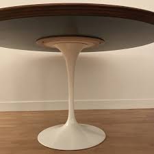 Table tulipe eero saarinen et chaise tulipe de tavoli.design, fabriqué en italie. Table A Manger Pied Tulipe Par Eero Saarinen Pour Knoll 1970 Design Market Table Tulipe Knoll Eero Saarinen Table Tulipe