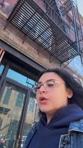 sky velez (@queen.sv_)