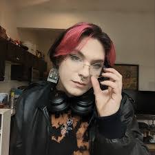 Lucinda Pepper's Instagram, Twitter & Facebook