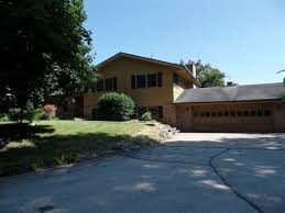 Tri Level Rockford Real Estate Rockford Il Homes For Sale Zillow Real Estate Home Big Houses
