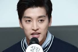 Eli Kim's Instagram, Twitter & Facebook