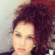 All of the materials used in wigs are of the highest quality, various kinds, colors, hairstyles can be chosen by customers. Stephanie Garcia Burgundy Curly Hair Hair Styles Burgundy Hair