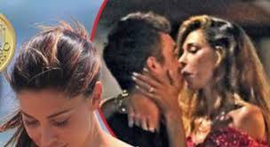 Belen e antonino, la cena da sogno per il primo anno (con ostriche e champagne) la rodriguez e spinalbese festeggiano il primo anno insieme a poche settimane dalla nascita di luna marì editato in. Belen Rodriguez E Antonino Spinalbese Innamorati Eccoli Mentre Si Baciano Il Mattino It