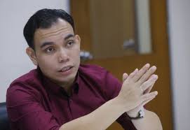 Wan muhammad azri wan deris vehemently denied that he was the administrator of the blog papagomo.69 however, the high court judge was satisfied with. Syahredzan Slams Old Video Of Papagomo As Hate Speech And Public Mischief Malaysia Malay Mail