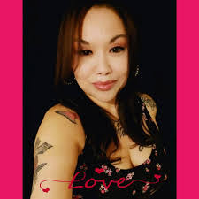 Vicki Callender's Instagram, Twitter & Facebook