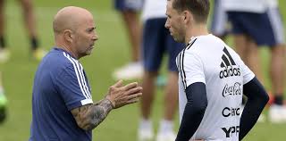 En el año 2015, el argentino jorge sampaoli, en aquel entonces técnico de la selección de fútbol de chile, mantuvo una reunión privada informal con la por este motivo, el técnico había expresado su deseo de trabajar con gente joven por lo difícil de manejar que se había vuelto la selección. Lucas Biglia Admitio Que En El Mundial No Estuvo A La Altura Y Dio Detalles De Una Reunion Secreta Con Jorge Sampaoli