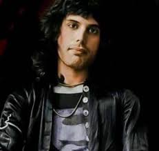 FC world Queen has a new song back to soil