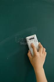 Papan tulis banyak digunakan di sekolah ataupun lembaga pendidikan lainnya. Bersihkan Papan Tulis Gambar Unduh Gratis Foto 500398320 Format Gambar Jpg Lovepik Com