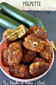 In una padella antiaderente fate insaporire l'olio con lo spicchio d'aglio e unitevi le zucchine. Pin Su Mangiare