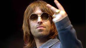 Liam gallagher achieved both fame and notoriety as the lead singer of oasis, the band who defined britpop in the 1990s.by the early 2000s, gallagher began stepping out of the shadow of his brother noel (the songwriter who penned most of oasis' hits), contributing original tunes to the band starting with the 2003 single songbird. the siblings split in 2009, leading liam to take the remaining. Liam Gallagher Die Welt War Scheisse Bevor Wir Kamen Kultur Sz De