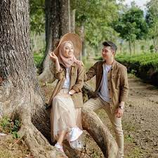 Siapa bilang kalau foto prewedding harus mewah dan pakai baju mahal? 7 Pre Wedding Ideas Pre Wedding Prewedding Photography Wedding Photoshoot