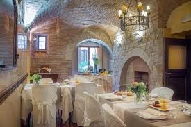 The first floor is maps of the world, the second floor is flowers and the third is battles. Hotel Dei Consoli Gubbio Updated 2021 Prices