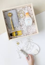 Here is a little diy gift that is easy to put together and is so thoughtful. Diy Housewarming Gift Box Free Printable Almost Makes Perfect