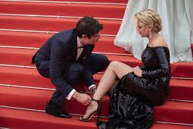 Retrouvez toute la mode, les photos, les films et les émissions télé du moment ! Stars Glamour Et Accidents De Robes Les Photos Du Festival De Cannes 2019