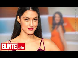 Doch ihren followern sticht nur ihre körpermitte ins auge. Rebecca Mir Zuruck Bei Taff Und Dabei Zeigt Sie Ihren Wachsenden Babybauch Youtube