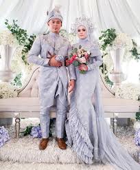 Sayangnya, tidak sedikit orang tua yang kemudian memutuskan memilih dan menentukan pasangan hidup untuk anaknya, khususnya bagi. 27 Baju Songket Pengantin Yang Menarik Inspirasi Busana Perkahwinan