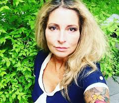 Nyamko sabuni, de 50 años, nacida en burundi, llegó a suecia como refugiada con 12 años de edad. Nyamko Sabunis Fega Pudel Annu En Dag I De Ryggradslosa Politikernas Land Katerina Magasin