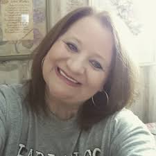 Can a photo's lip features be enhanced?