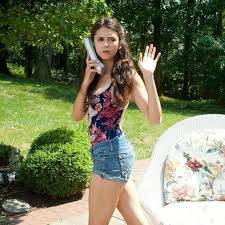 În gimnaziu, era foarte amuzant să stai în preajma ei. The Perks Of Being A Wallflower Jurnalul Unui Adolescent Timid 2012 Film Cinemagia Ro