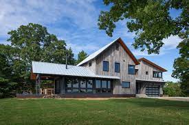 This Delightful Rustic Rural Retreat Offers A Serene Getaway In Wisconsin Rural Retreats Modern Lake House Architect