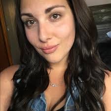 Elizabeth Brosseau's Instagram, Twitter & Facebook