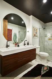 Loving This Big Round Mirror Bathroom Love 3 The Bathroom Rug Runner Is Gorgeous Too I Love Eclectic Bathroom Design Eclectic Room Design Eclectic Bathroom