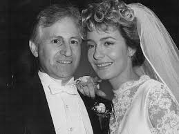 Two of the wedding guests were jason alexander and fran drescher, who like many of the other guests, didn't really know the bride and groom. Hy07esuedmkaum