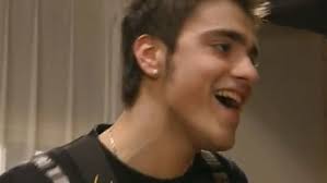 Pariu cu viața este primul muzical românesc, un serial difuzat de pro tv ce a debutat pe 12 septembrie 2011, având 4 sezoane și un număr de 57 de episoade. De La Vocea Romaniei La Pariu Cu Viata Liviu Teodorescu Noul Membru Lala Band Canta Stop And Stare Romanii Au Talent Protv