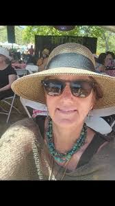 Robin Mckee's Instagram, Twitter & Facebook