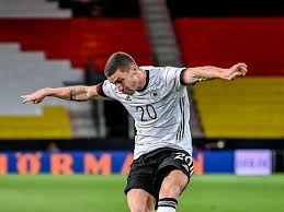 At a specially convened press conference, the newcomer was celebrated as a »transfer coup«. Robin Gosens Poldi Double Und Kimmich Fan Abendzeitung Munchen