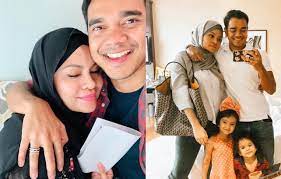 Wah, untungnya dapat husband macam alif satar! Kat Tangan Tu Macam Print Out Ultrasound Je Ramai Speku Isteri Alif Satar Hamil Anak Ketiga Termasuk Rakan Artis Media Hiburan