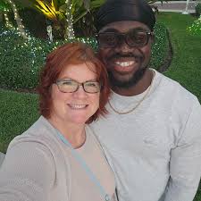 Who can help me with the EE