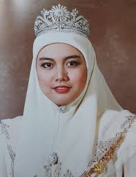 The 2018 malaysian general election, formally known as the 14th malaysian general election, was held on wednesday, 9 may 2018. Warisan Raja Permaisuri Melayu Yam Permaisuri Hajah Siti Aishah Abdul Rahman
