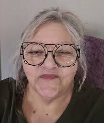 Lori Dearwester's Instagram, Twitter & Facebook