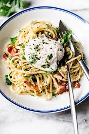 The Best Healthy Spaghetti Carbonara Recipe You Ve Got To Try Recipe In 2020 Spaghetti Carbonara Recipe Carbonara Recipe Italian Pasta Dishes