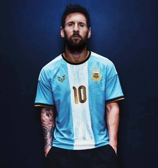 Messi ganha camisa especial para &uacute;ltimo jogo pela Argentina; veja