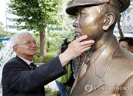 윤영하 대위와 박동혁 수병의 전입일도 실제와 다르다. ì œ2ì—°í‰í•´ì „ 15ë…„ ìœ¤ì˜í•˜ ì†Œë ¹ê³¼ ë¶€ì¹œ ëŒ€ë¥¼ ì´ì€ ë‚˜ë¼ ì¶©ì„± ì—°í•©ë‰´ìŠ¤