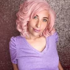 Amanda Theisen's Instagram, Twitter & Facebook