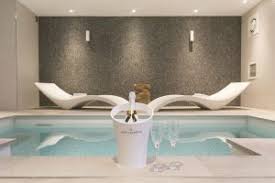 Hotel Met 2 Persoons Jacuzzi Op Kamer Hotelkamer Met Jacuzzi