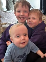 Could anybody change the background of this photo ……?