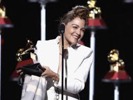 Natalia lafourcade no pudo ocultar su disgusto porque maluma ganó grammy latino. Siempre Hago Caritas Natalia Lafourcade Habla Por Primera Vez De Su Reaccion Al Grammy De Maluma