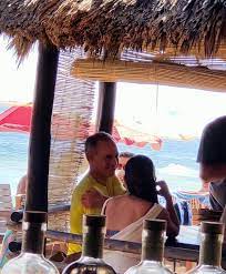 Ahí pudo verse que ni él ni su acompañante cumplieron con la medida sanitaria. Presume Presidenta Municipal De Pochutla Que Lopez Gatell Vacaciona En Playas De Zipolite