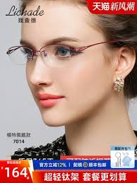 Gafas de miopía Richard de titanio con medio marco para mujer