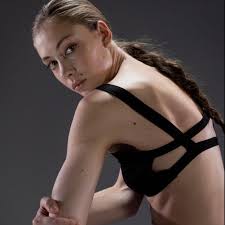 hombros tonificados: Schwarzenegger, el ejercicio perfecto para fortalecer  hombros y pecho