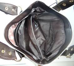 Bolso Grande Color Crema Con Cinchas Color Cafe Oscuro Tipo Shoulder Bag Incluye Cinta Extension 2 Bolsas Internas Con Cierre De Zi Bags Backpacks Fashion
