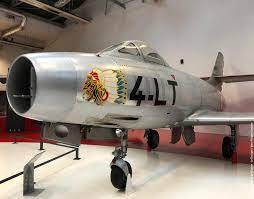 Au lendemain de la seconde guerre mondiale, leurs usines ayant été bombardées et leurs bureaux d'études contraints à l'inactivité pendant . Dassault M D 450 Ouragan Musee De L Air Et De L Espace