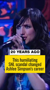 🎤 When live TV takes a wild turn! Ashlee Simpson’s 2004 SNL moment was  unforgettable—and totally unexpected. From vocal issues to a wrong track  mishap, this performance went down in pop culture ...