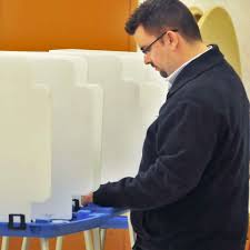 Voting picks up as workday ends